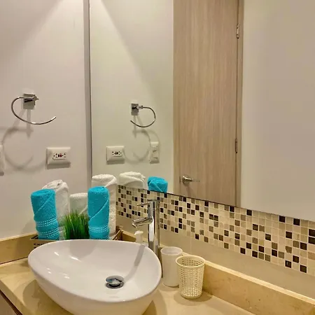 Beachfront 3br W 360 Views Apartamento